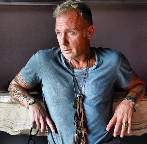 მოცეკვავე მილიონერის ცხოვრების უცნობი დეტალები: "მამას და მამიდაშვილს უნდა უმადლოდეს, ასეთი დალხენილი ცხოვრება რომ აქვს...ყველაფერი მზა-მზარეული ერგო" mshoblebi