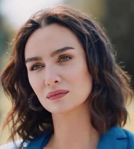 ცნობილი მსახიობი მამაკაცების რჩეული და ორი შვილის დედა - ამბები თურქ ლამაზმანზე mshoblebi