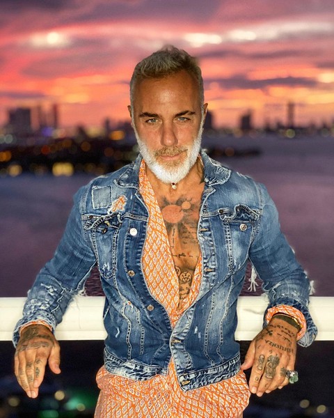 ორი მძიმე ოპერაციის შემდეგ, მოცეკვავე მილიონერმა ქალიშვილი სასეირნოდ გამოიყვანა: "არასოდეს გავრეცხავ იმ პერანგს, რომელსაც ჩემი ნაოპერაციევი გოგონას სისხლი აცხია" mshoblebi