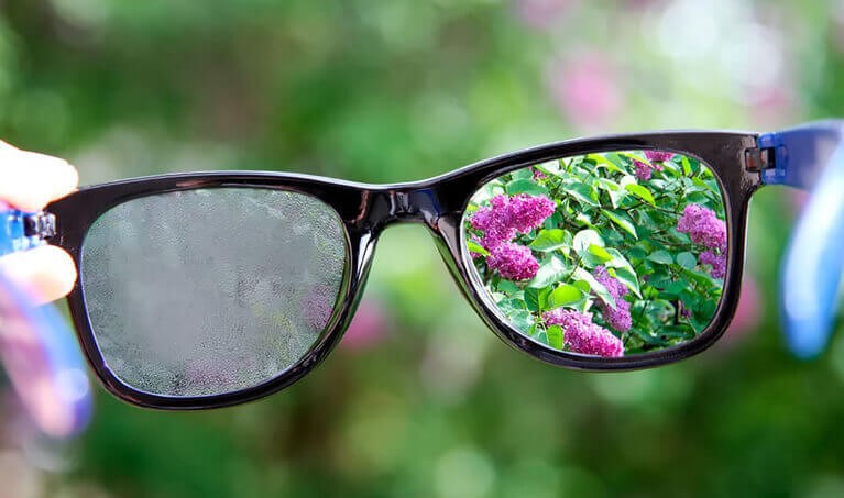 5 მიზეზი, რომლებიც დაგარწმუნებთ, რომ მხედველობის ლაზერული კორექციისა და სათვალესთან სამუდამოდ დამშვიდობების დროა mshoblebi