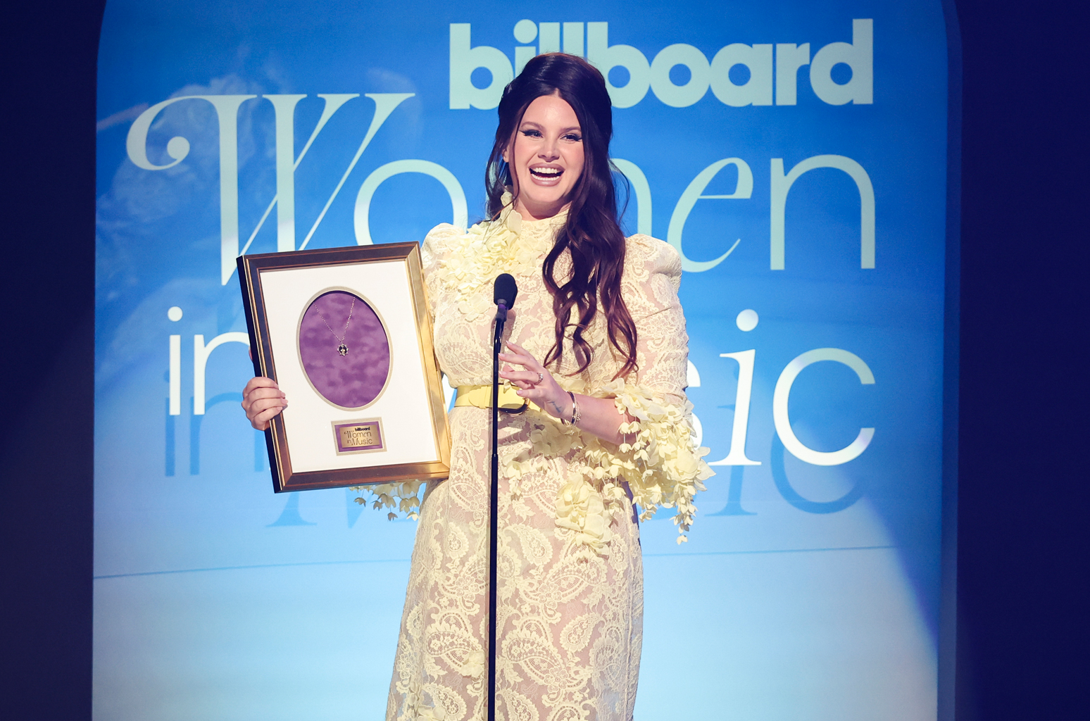 lana-del-rey-2023-billboard-women-in-music-wim-show-billboard-1548-1685349629.jpg