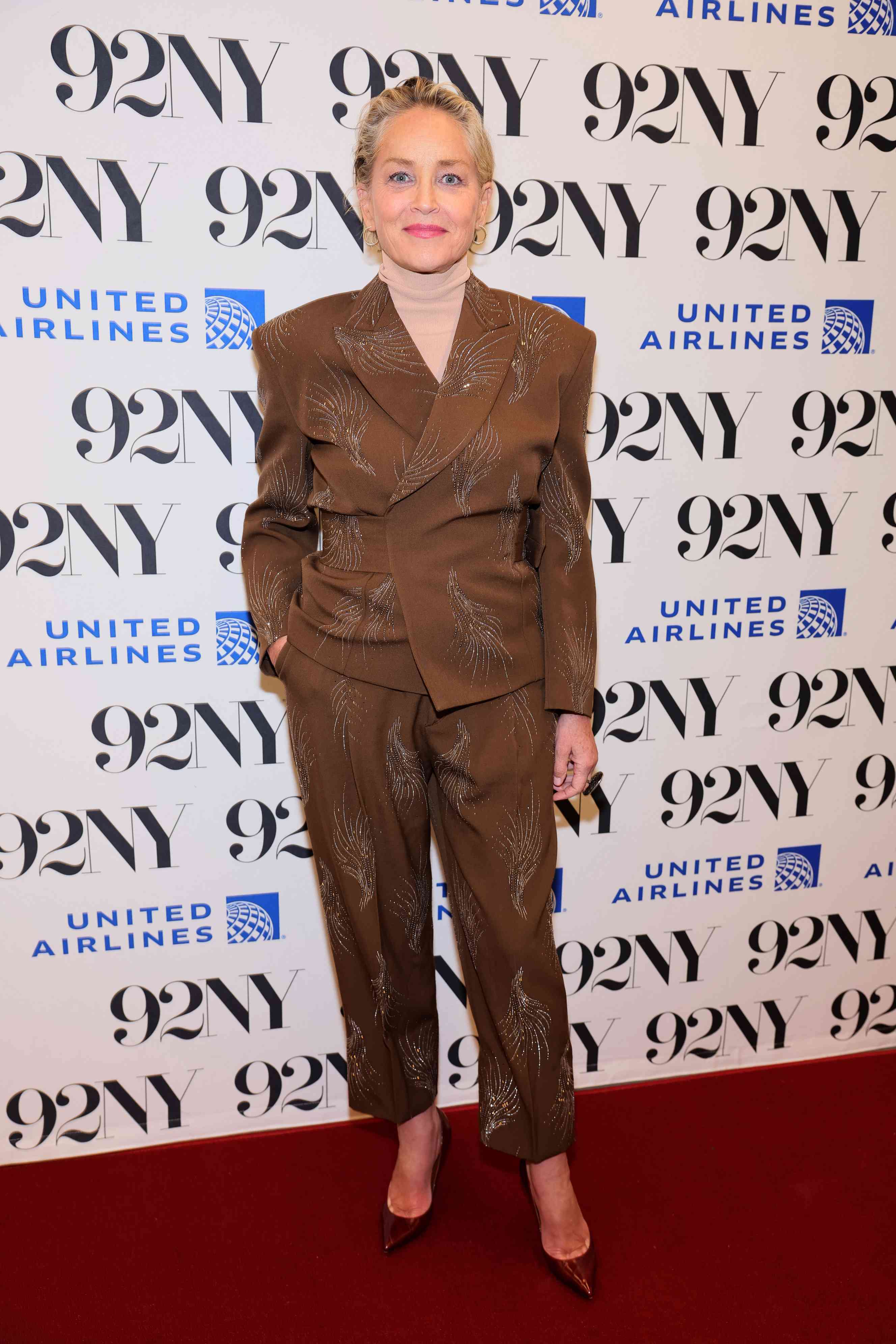 sharon-stone-new-york-121423-bda0c3348072417082bd48864dfa84dd-1726300113.jpg