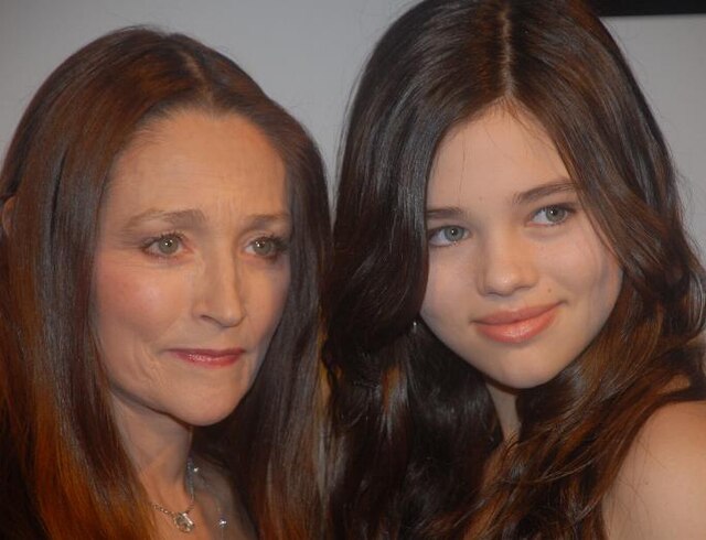 olivia-hussey-and-india-eisley-lf-1735381928.jpg