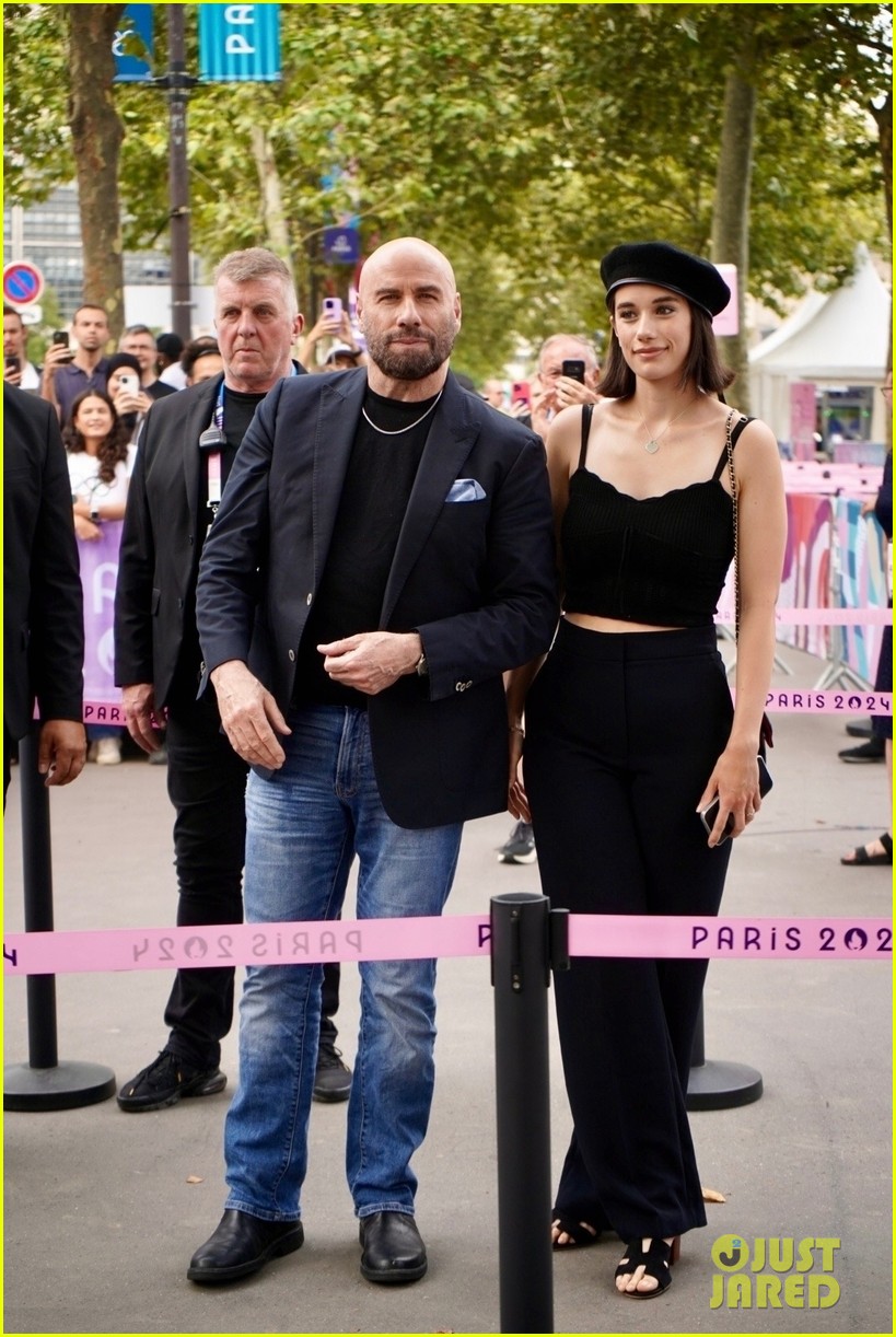 john-travolta-daughter-ella-attend-paris-olympics-05-1735547276.jpg