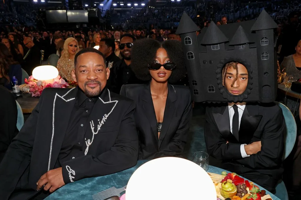 92d6ba339666-smith-family-grammys-1738867586.jpg.webp