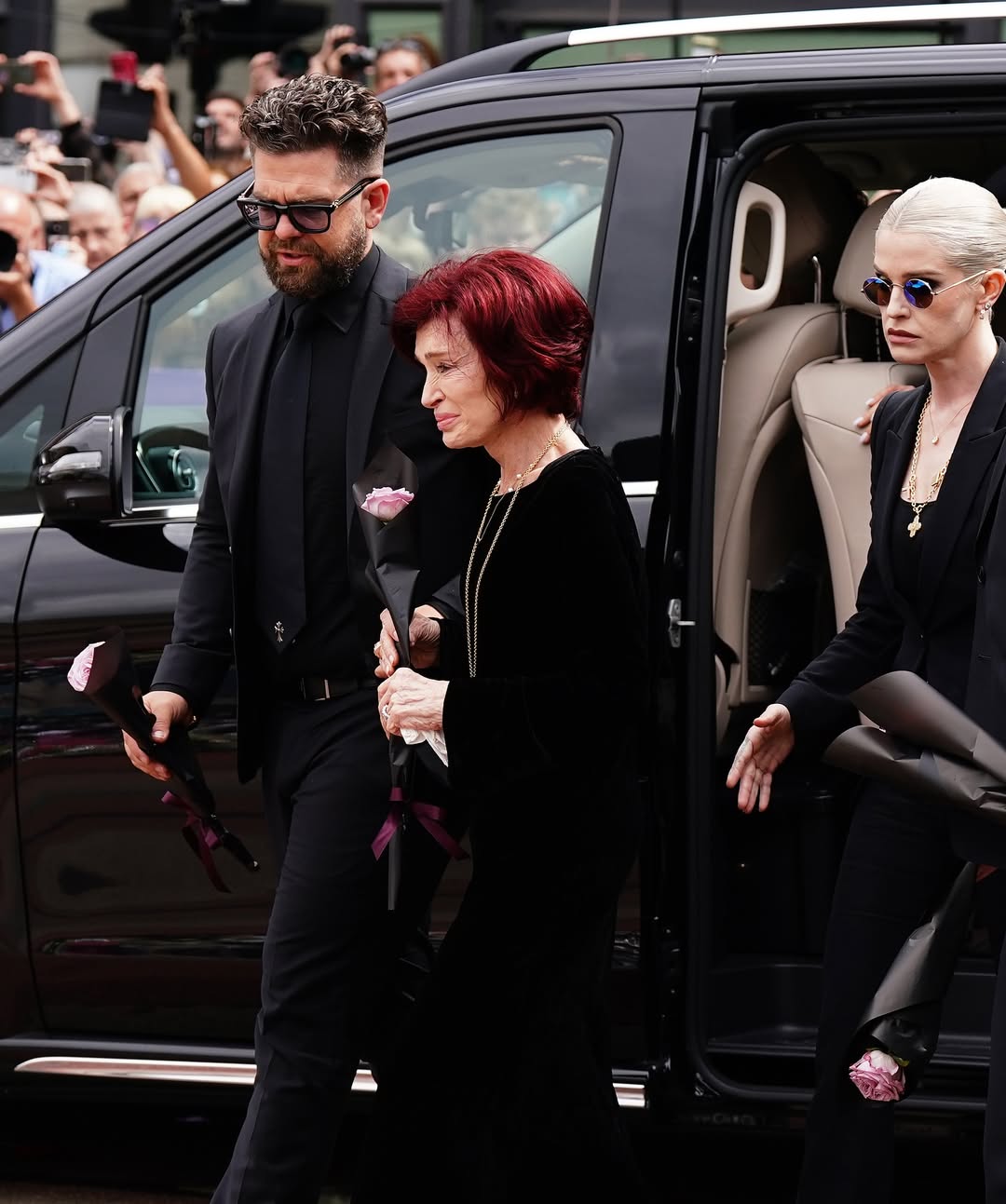 sharon-osbourne-is-comforted-by-her-children-jack-and-kelly-as-she-leads-ozzy-osbournes-funeral-4-1753944656.jpg