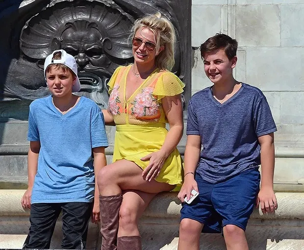 kevin-federlines-lawyer-claims-britney-hasnt-seen-her-sons-backgrid-embed1-1756492781.webp