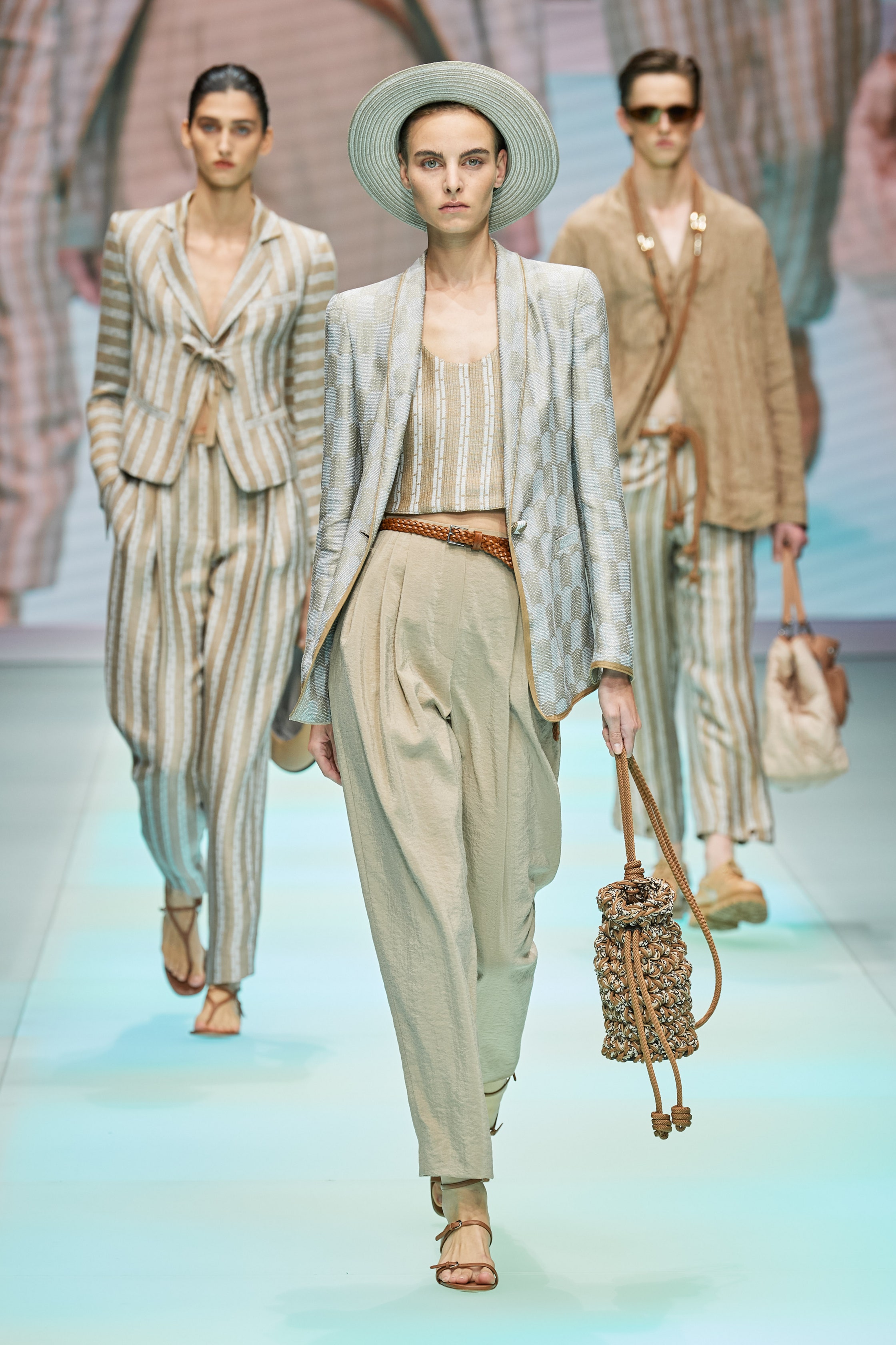 00034-emporio-armani-spring-22-rtw-milan-credit-gorunway-1756998526.jpeg