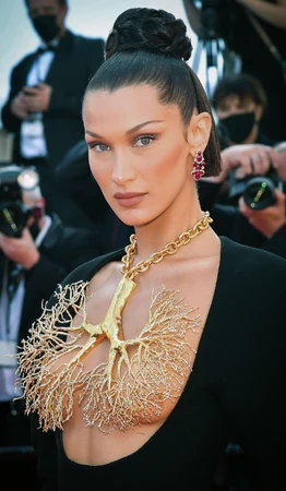 bella-hadid-1758170599.webp