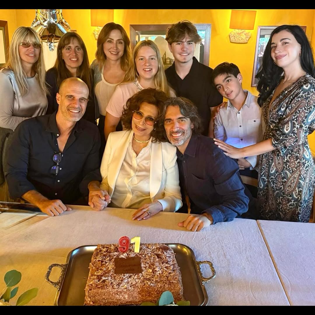 buon-compleanno-mammina-celebrating-my-legendary-beautiful-and-brilliant-mothers-sophia-lore-1758440785.jpg
