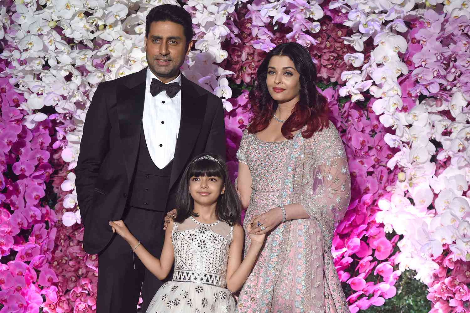 aishwarya-rai-bachchan-acb4d38b0ff14d07bb06b2a9cc7418bc-1758708184.jpg