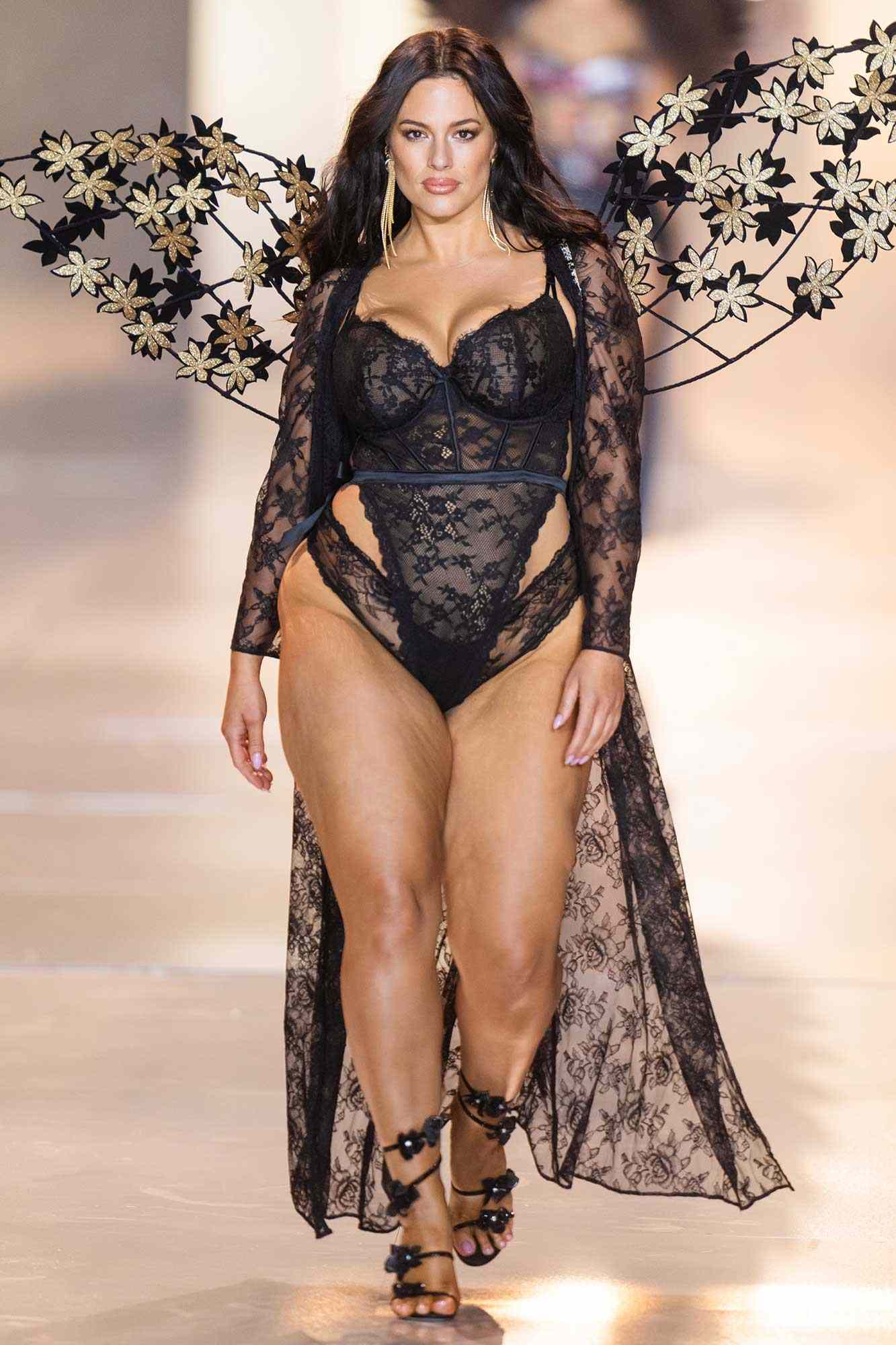 ashley-graham-victorias-secret-fashion-show-2024-050925-59caeb338f91432db96dde73f13c677b-1760632332.jpg