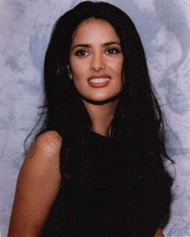salma-hayek-1980s-16-1760886219.jpg