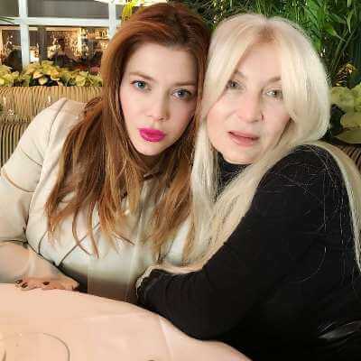 elena-satine-family-parents-1761757672.jpg