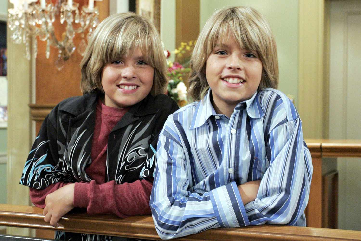 dylan-cole-sprouse-suite-life-020224-tout-3943661e85d7467a854e633123fd2cc4-1763914158.jpg