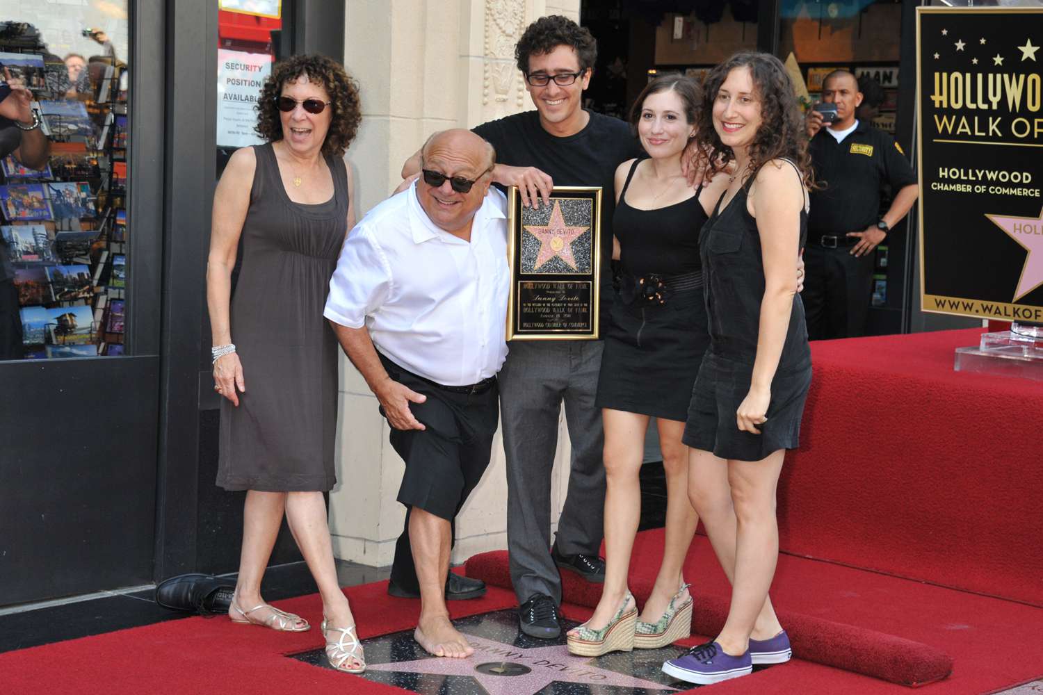 danny-devito-kids-101023-3-26cb5ae226e54f239a99048e4aa9a3b1-1764647548.jpg