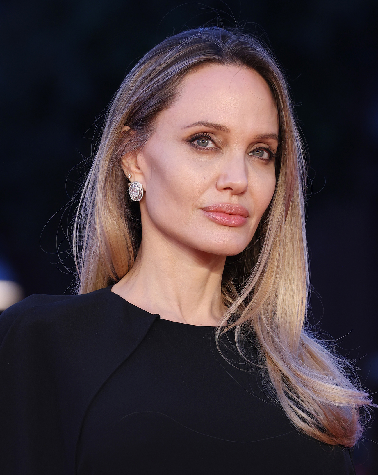 thumb-angelina-jolie-numero-1767514820.jpg