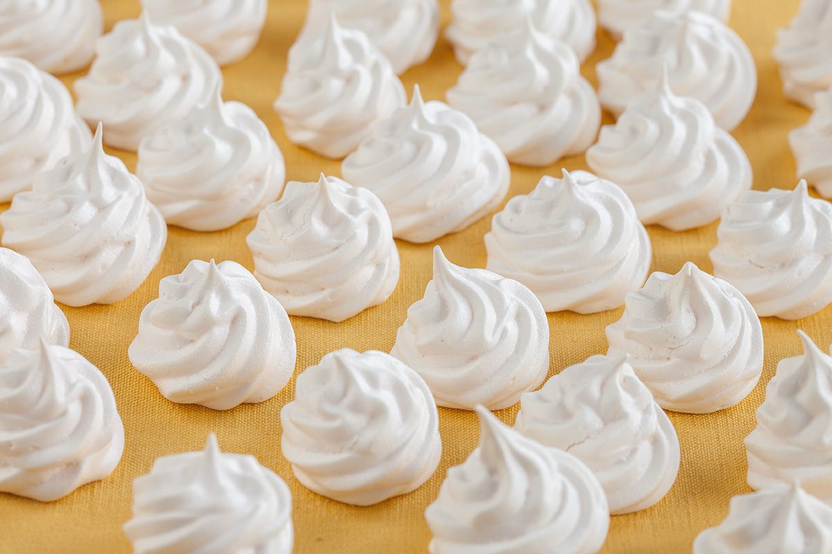 mini-meringues-1772882004.jpg