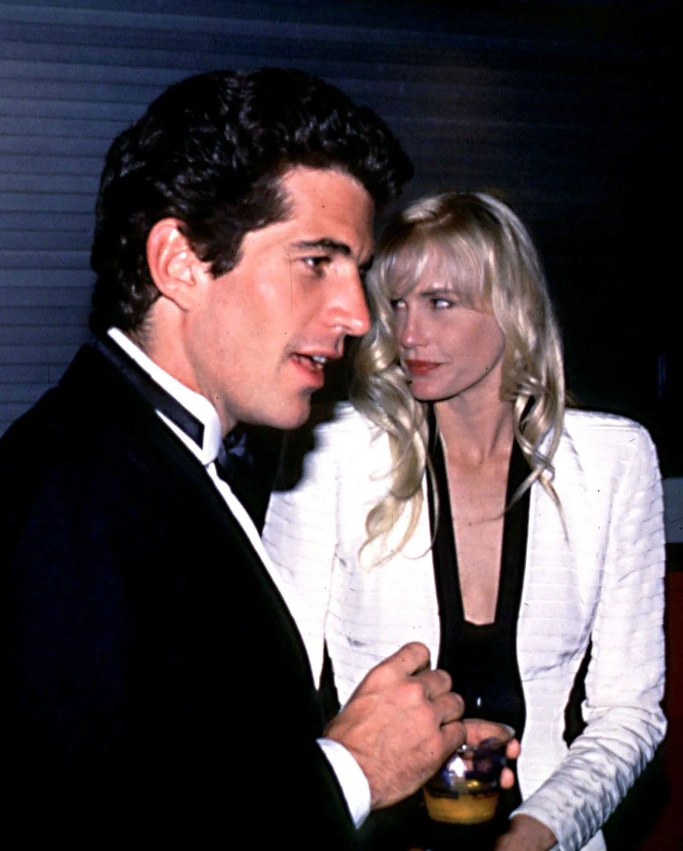 john-f-kennedy-jr-daryl-hannah-06-1772952827.webp