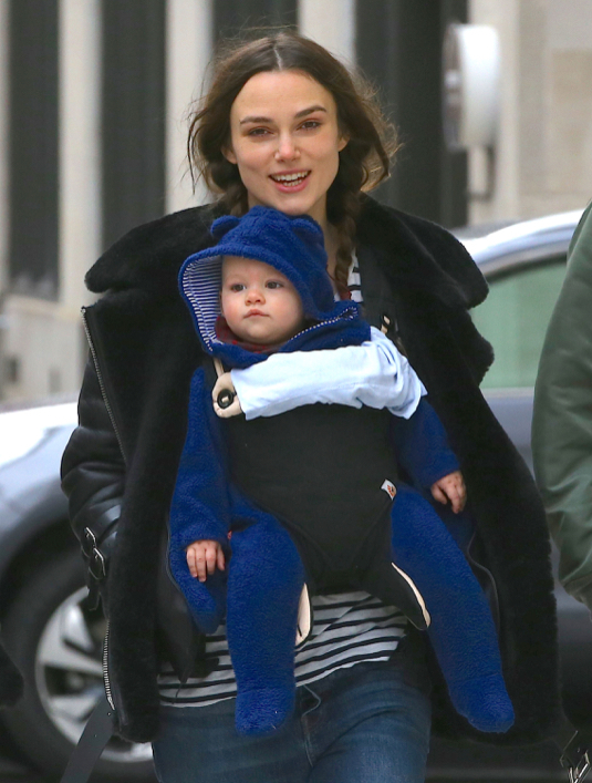 keira-knightley-family-nyc-stroll1-1774616371.jpeg