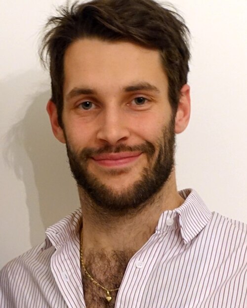 simon-porte-jacquemus-2015-at-the-paris-fashion-week-spring-1778577866.jpg