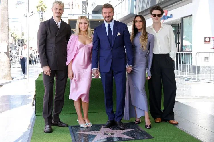 david-beckham-has-received-his-star-on-the-hollywood-walk-v0-3ejemjx77w6h1-1781379898.webp