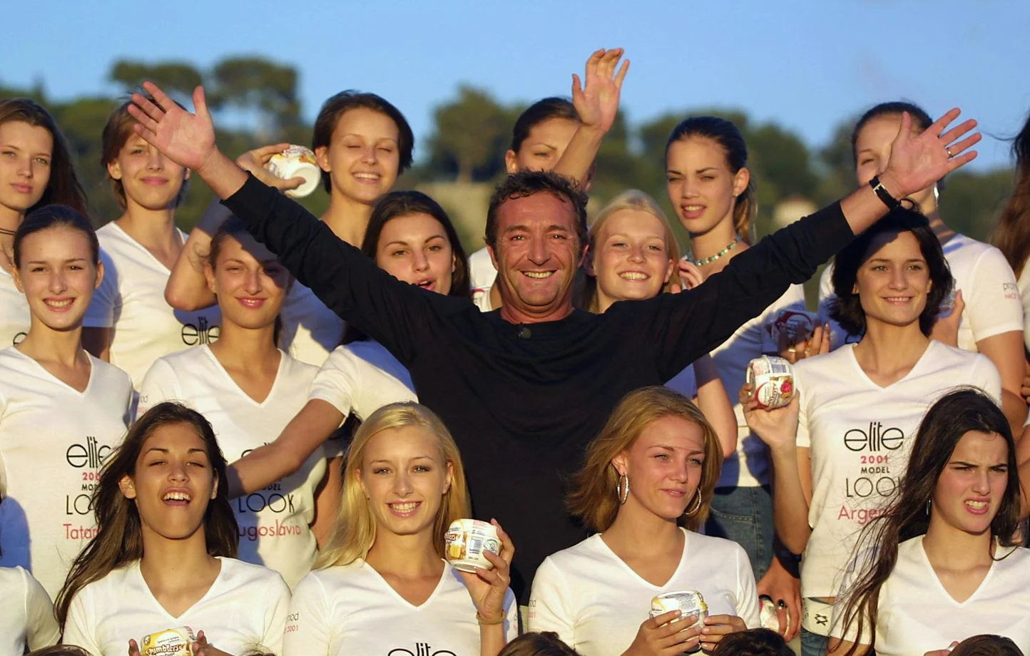 1444x920-nice-3-septembre-2001-gerald-marie-pose-milieu-jeunes-femmes-participent-concours-elite-model-look-1784269113.webp