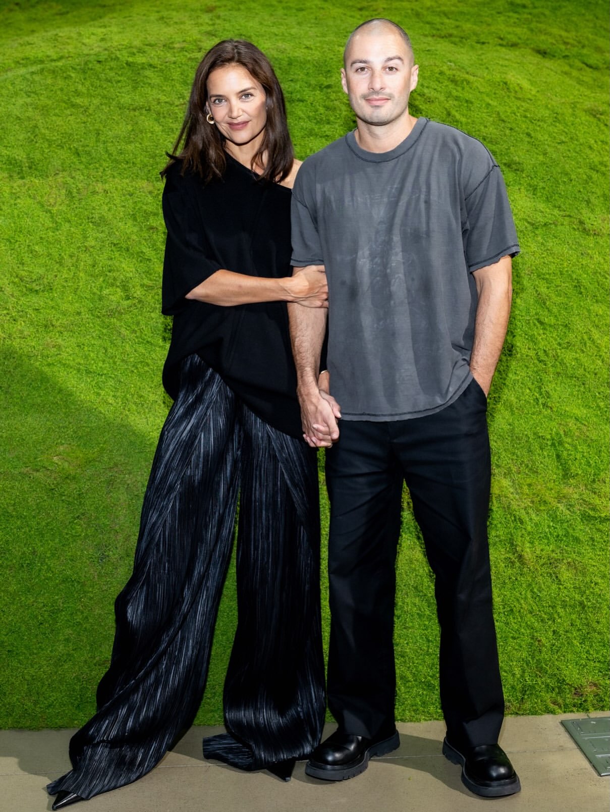 katie-holmes-and-boyfriend-jason-bard-yarmosky-are-taking-over-new-york-fashion-week-the-hot-ne-1789227010.jpg