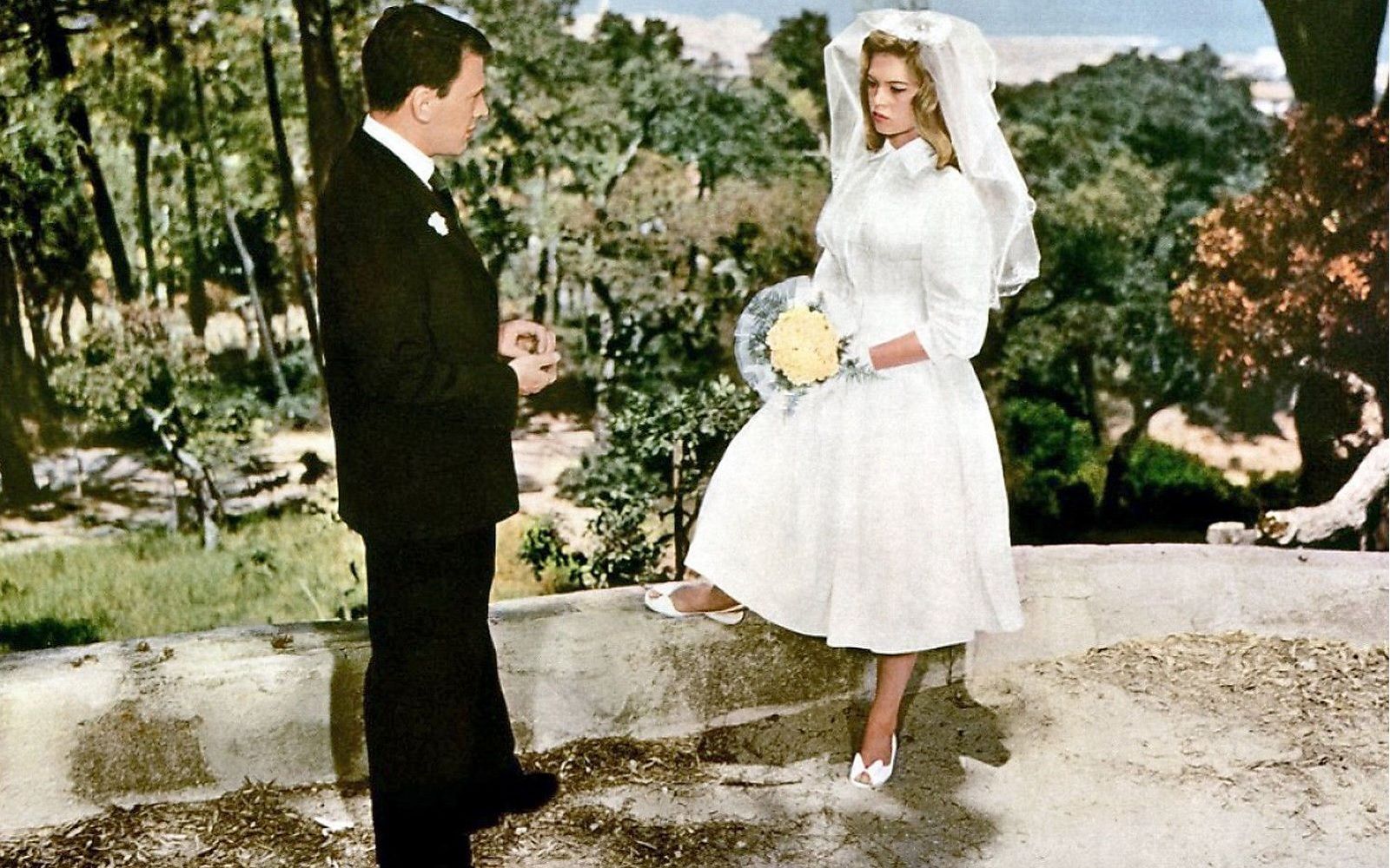 nssgclub-celebrities-best-wedding-dress-god-01-1790663920.jpg