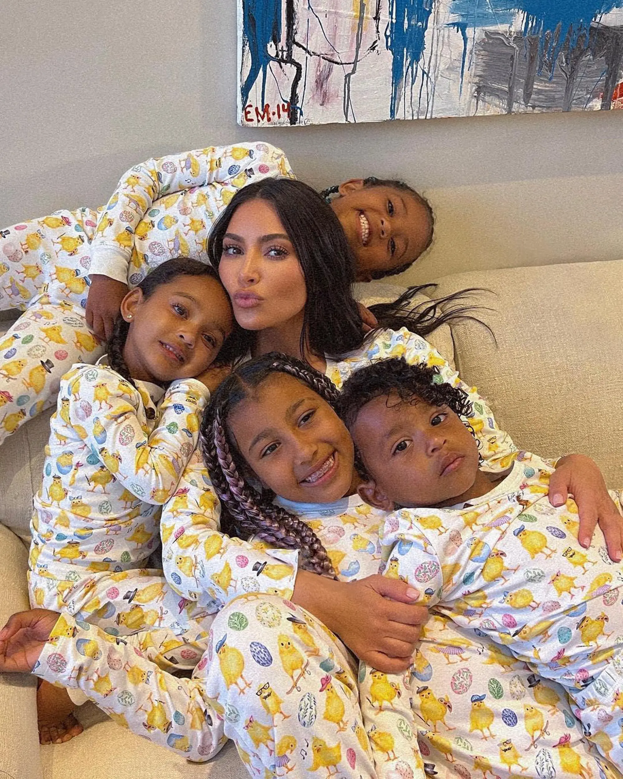 kim-kardashian-kanye-west-north-10246806-1791305495.webp