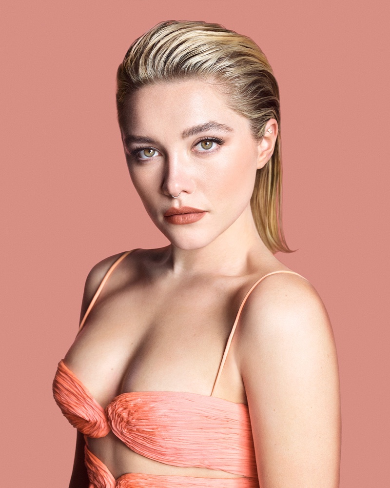 florence-pugh-valentino-beauty-lipstick-2023-1791397451.jpg