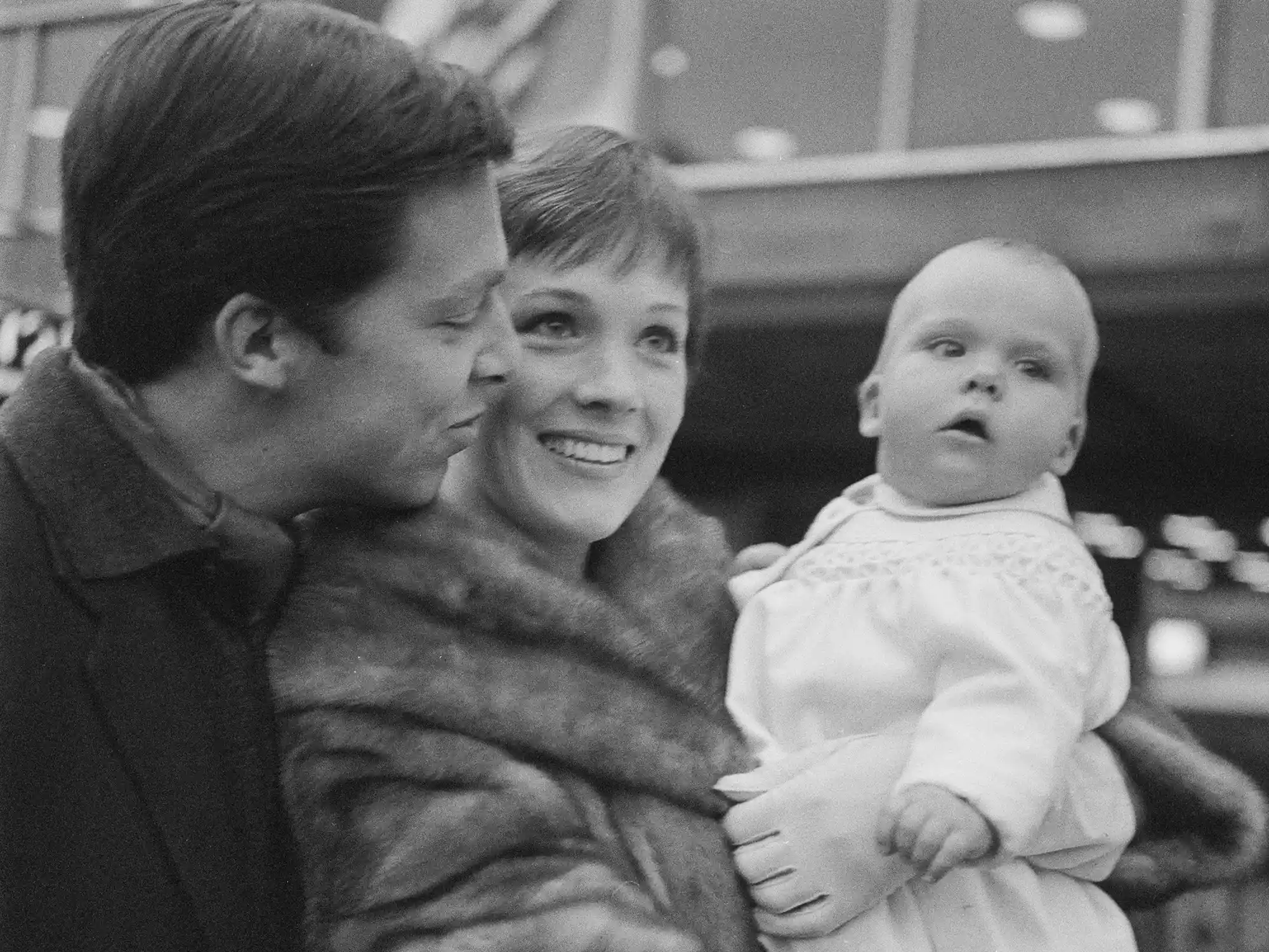 julie-andrews-kids-emma-2-b2e301a0bb674c48a5d8e84834de9270-1792479939.webp