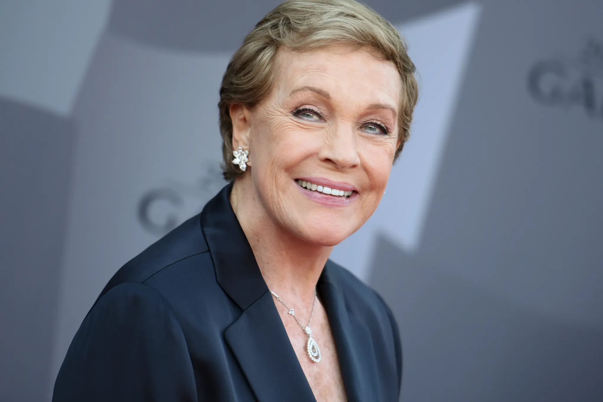 urn-publicid-ap-org-b2aa6bead04b41dcbb368bc0d1691a53afi-life-achievement-julie-andrews-54203-1792480953.webp