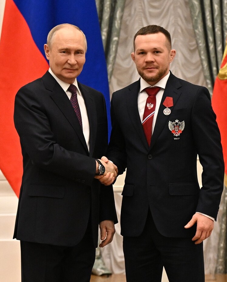 petr-yan-at-kremlin-award-ceremonies-with-president-putin-1792915504.jpg